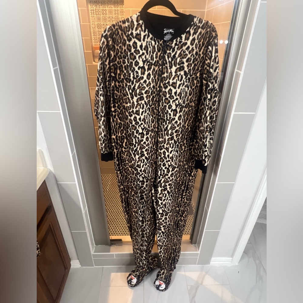 Nick & Nora Leopard Fleece Onesie with Built-In Slippers – Size L 🐆 BNWOT